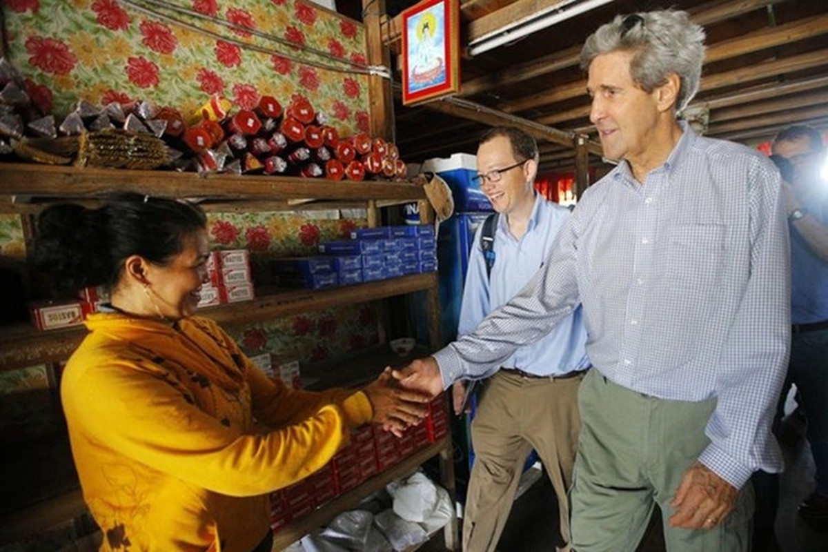 Tinh cam sau dam voi Viet Nam cua Ngoai truong John Kerry-Hinh-9